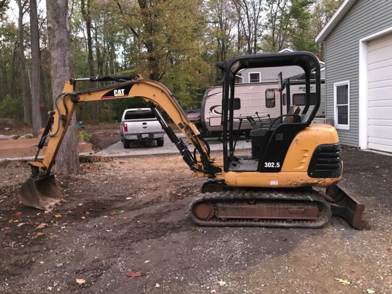 Caterpillar Mini Excavator Cat 302.5 Low Hours 2 Buckets for sale from