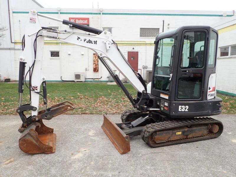 Bobcat E32 Mini Excavator, Erops, Heat/ac, Hydraulic Thumb, Long Arm