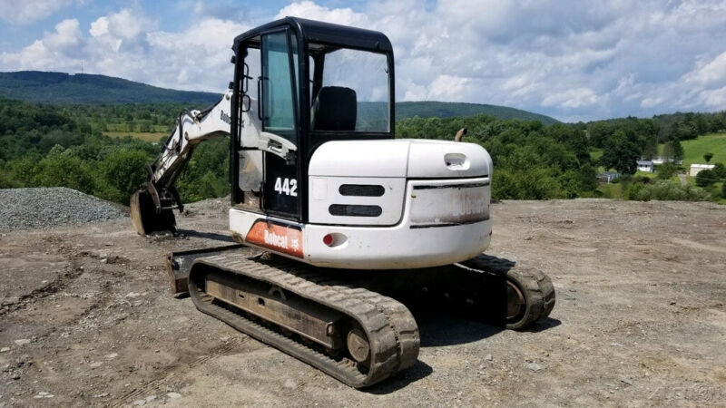 Bobcat 442 Hydraulic Midi Excavator W/ Cab & Hydraulic Thumb Coming